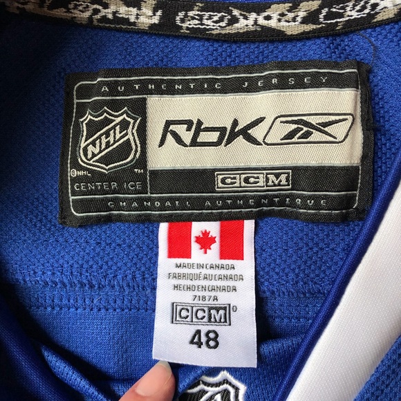 SOLD - Canucks Jersey - #17 Ryan Kessler - Picture 3 of 4